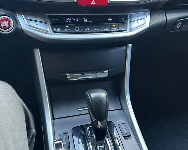 Белый Хонда Аккорд, объемом двигателя 2.4 л и пробегом 175 тыс. км за 13500 $, фото 12 на Automoto.ua