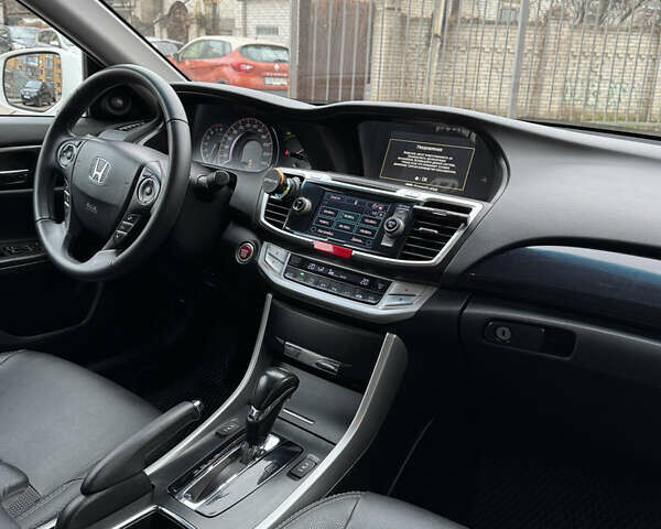 Белый Хонда Аккорд, объемом двигателя 2.36 л и пробегом 162 тыс. км за 13900 $, фото 14 на Automoto.ua