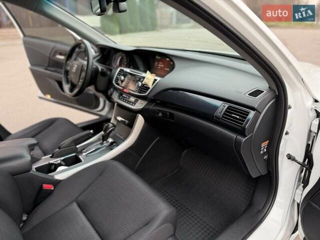 Білий Хонда Аккорд, об'ємом двигуна 2.4 л та пробігом 122 тис. км за 13500 $, фото 28 на Automoto.ua