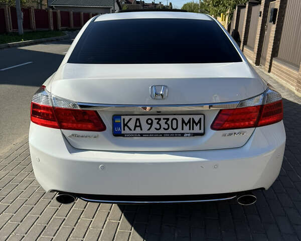 Белый Хонда Аккорд, объемом двигателя 3.47 л и пробегом 238 тыс. км за 14700 $, фото 4 на Automoto.ua