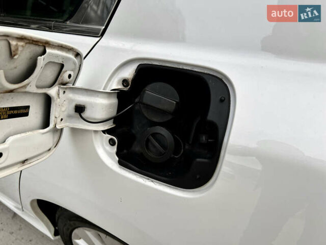 Белый Хонда Аккорд, объемом двигателя 2.4 л и пробегом 185 тыс. км за 12900 $, фото 60 на Automoto.ua