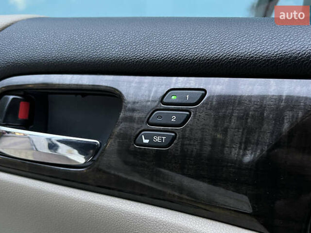 Белый Хонда Аккорд, объемом двигателя 3.47 л и пробегом 140 тыс. км за 12999 $, фото 18 на Automoto.ua