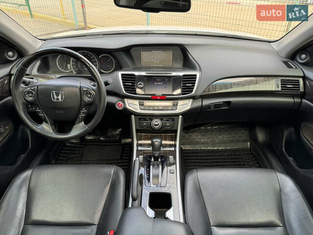 Белый Хонда Аккорд, объемом двигателя 3.5 л и пробегом 229 тыс. км за 16990 $, фото 34 на Automoto.ua