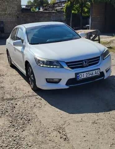 Белый Хонда Аккорд, объемом двигателя 2.36 л и пробегом 226 тыс. км за 10000 $, фото 3 на Automoto.ua