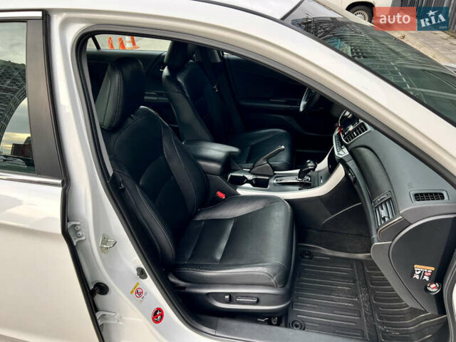Белый Хонда Аккорд, объемом двигателя 2.4 л и пробегом 185 тыс. км за 12900 $, фото 47 на Automoto.ua