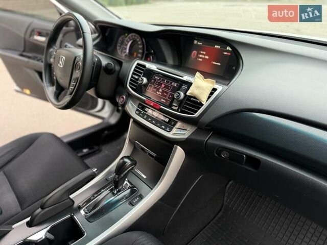 Білий Хонда Аккорд, об'ємом двигуна 2.4 л та пробігом 122 тис. км за 13500 $, фото 31 на Automoto.ua
