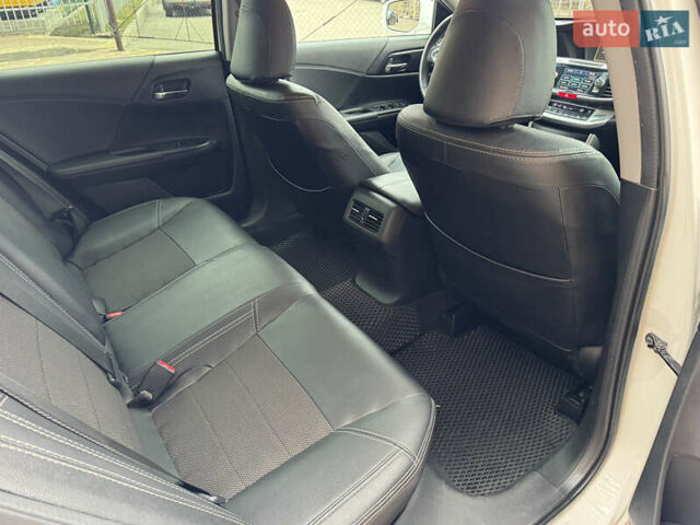 Белый Хонда Аккорд, объемом двигателя 2.36 л и пробегом 162 тыс. км за 13900 $, фото 13 на Automoto.ua