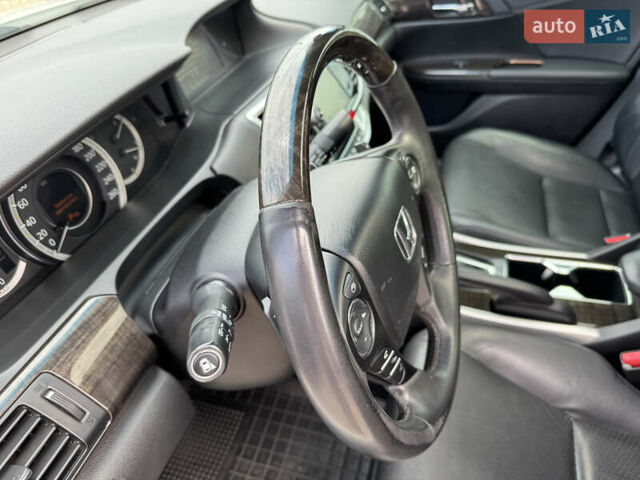 Белый Хонда Аккорд, объемом двигателя 3.5 л и пробегом 229 тыс. км за 16990 $, фото 16 на Automoto.ua