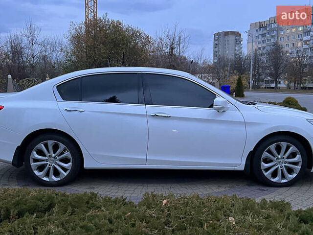 Белый Хонда Аккорд, объемом двигателя 3.47 л и пробегом 140 тыс. км за 12999 $, фото 7 на Automoto.ua