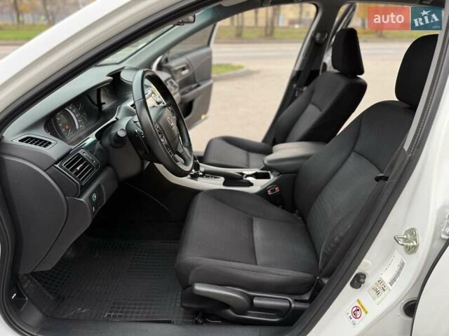 Білий Хонда Аккорд, об'ємом двигуна 2.4 л та пробігом 122 тис. км за 13500 $, фото 21 на Automoto.ua