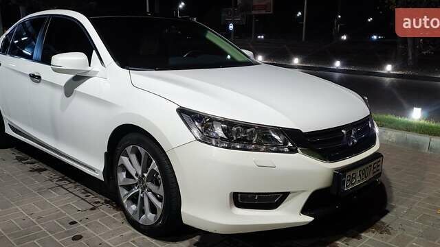 Белый Хонда Аккорд, объемом двигателя 2.36 л и пробегом 88 тыс. км за 16000 $, фото 7 на Automoto.ua