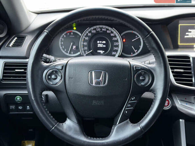 Белый Хонда Аккорд, объемом двигателя 2.36 л и пробегом 175 тыс. км за 12700 $, фото 10 на Automoto.ua