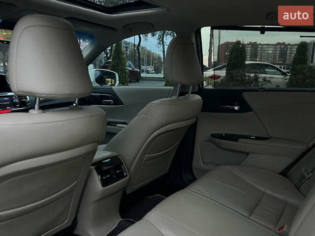 Белый Хонда Аккорд, объемом двигателя 3.47 л и пробегом 140 тыс. км за 12999 $, фото 21 на Automoto.ua