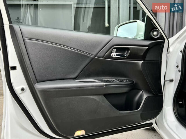 Белый Хонда Аккорд, объемом двигателя 2.4 л и пробегом 185 тыс. км за 12900 $, фото 21 на Automoto.ua
