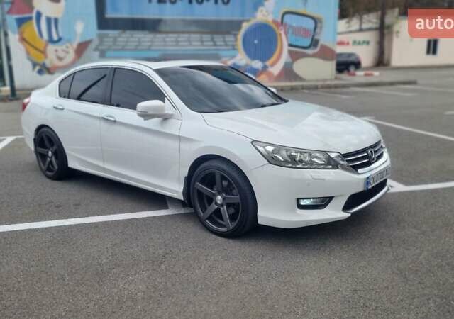 Белый Хонда Аккорд, объемом двигателя 2.36 л и пробегом 149 тыс. км за 15000 $, фото 6 на Automoto.ua
