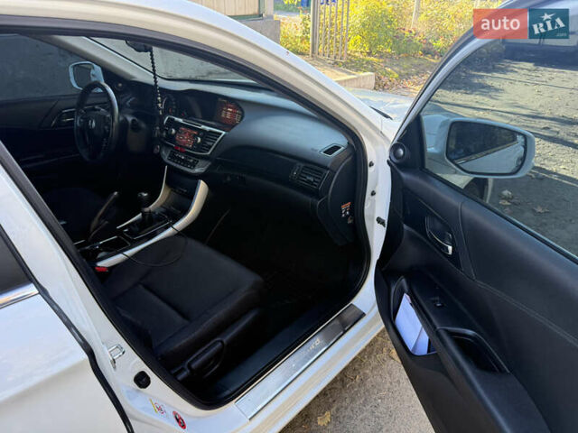 Білий Хонда Аккорд, об'ємом двигуна 2.4 л та пробігом 172 тис. км за 12999 $, фото 29 на Automoto.ua