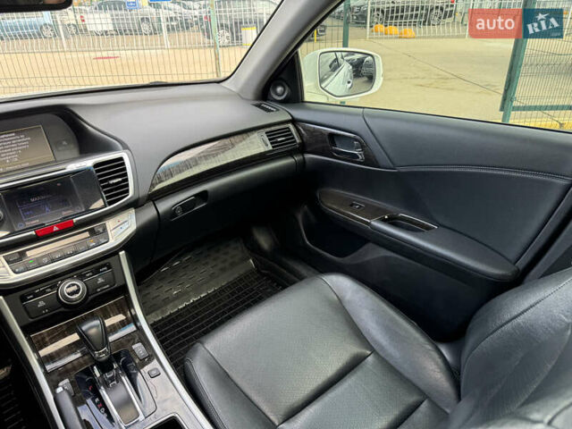 Белый Хонда Аккорд, объемом двигателя 3.5 л и пробегом 229 тыс. км за 16990 $, фото 36 на Automoto.ua