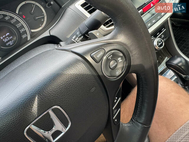 Белый Хонда Аккорд, объемом двигателя 3.5 л и пробегом 229 тыс. км за 16990 $, фото 25 на Automoto.ua