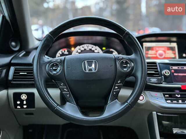 Белый Хонда Аккорд, объемом двигателя 3.47 л и пробегом 140 тыс. км за 12999 $, фото 9 на Automoto.ua