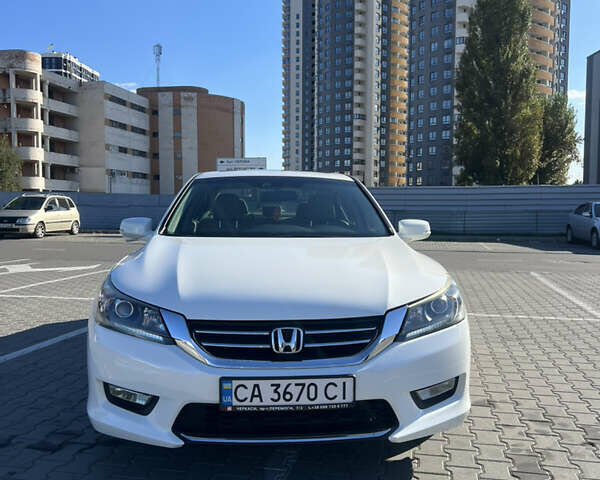 Белый Хонда Аккорд, объемом двигателя 2.4 л и пробегом 125 тыс. км за 12999 $, фото 4 на Automoto.ua