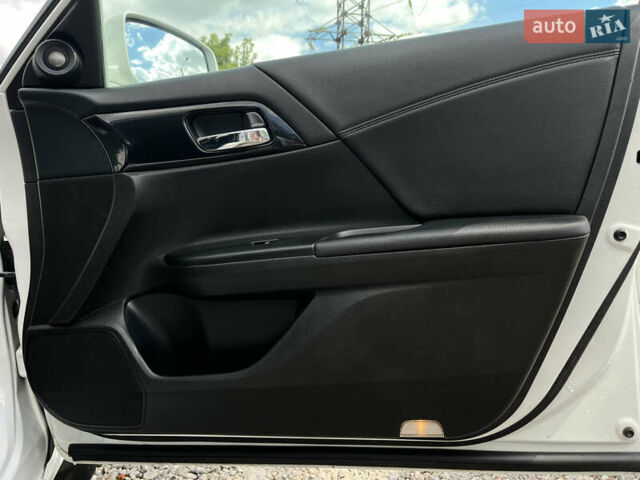 Белый Хонда Аккорд, объемом двигателя 2.4 л и пробегом 191 тыс. км за 13900 $, фото 20 на Automoto.ua