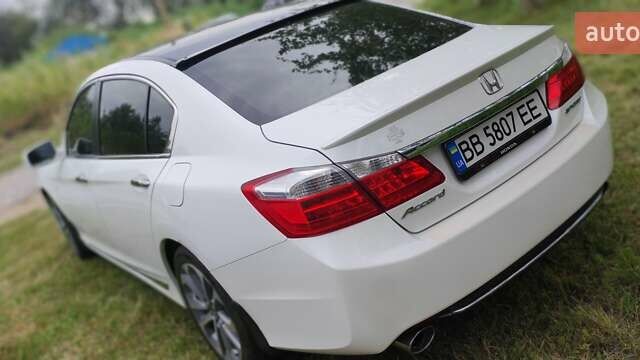 Белый Хонда Аккорд, объемом двигателя 2.36 л и пробегом 88 тыс. км за 16000 $, фото 2 на Automoto.ua