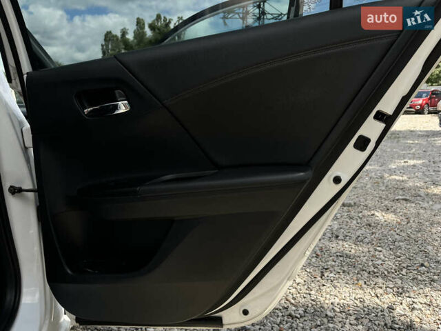 Белый Хонда Аккорд, объемом двигателя 2.4 л и пробегом 191 тыс. км за 13900 $, фото 17 на Automoto.ua