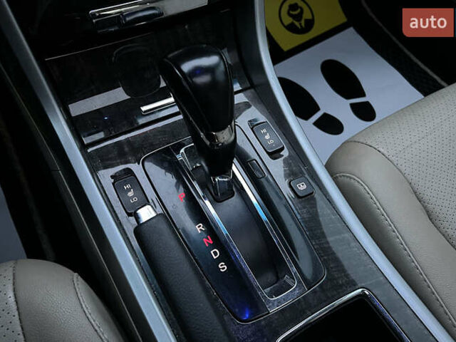 Белый Хонда Аккорд, объемом двигателя 3.47 л и пробегом 140 тыс. км за 12999 $, фото 13 на Automoto.ua