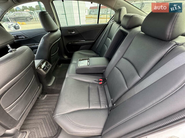 Белый Хонда Аккорд, объемом двигателя 3.5 л и пробегом 229 тыс. км за 16990 $, фото 32 на Automoto.ua