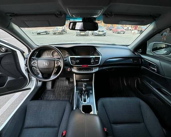 Білий Хонда Аккорд, об'ємом двигуна 2.36 л та пробігом 164 тис. км за 13500 $, фото 7 на Automoto.ua