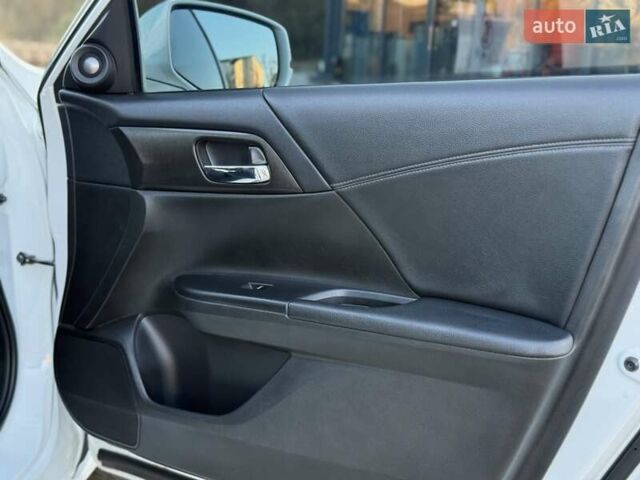 Білий Хонда Аккорд, об'ємом двигуна 2.35 л та пробігом 135 тис. км за 15300 $, фото 29 на Automoto.ua