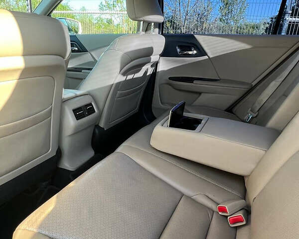 Белый Хонда Аккорд, объемом двигателя 2.4 л и пробегом 137 тыс. км за 13999 $, фото 9 на Automoto.ua