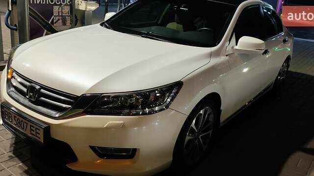 Белый Хонда Аккорд, объемом двигателя 2.36 л и пробегом 88 тыс. км за 16000 $, фото 8 на Automoto.ua