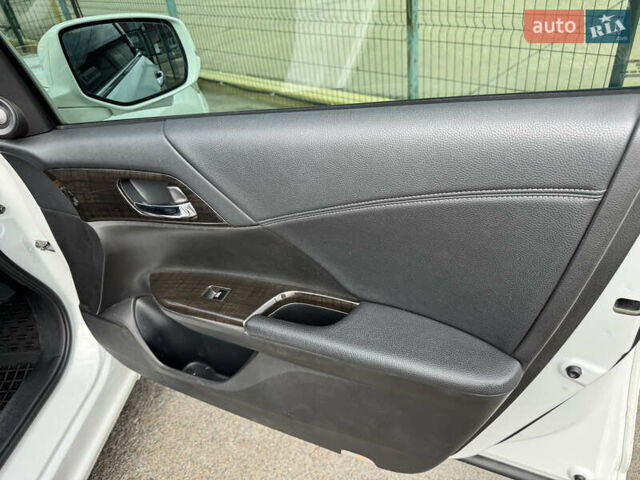 Белый Хонда Аккорд, объемом двигателя 3.5 л и пробегом 229 тыс. км за 16990 $, фото 40 на Automoto.ua