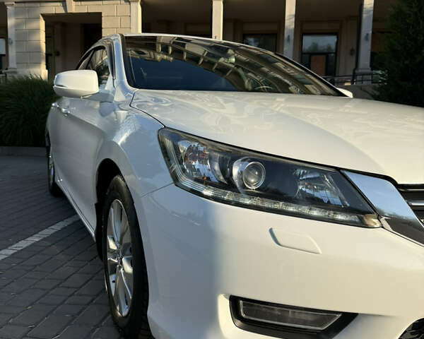 Белый Хонда Аккорд, объемом двигателя 2.4 л и пробегом 170 тыс. км за 13300 $, фото 3 на Automoto.ua