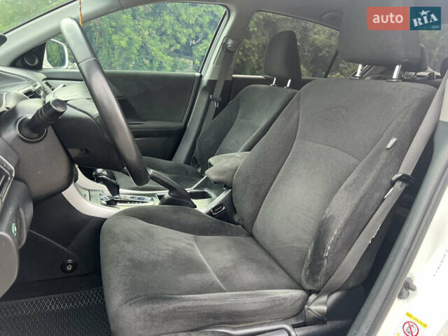Білий Хонда Аккорд, об'ємом двигуна 2.4 л та пробігом 240 тис. км за 12650 $, фото 17 на Automoto.ua