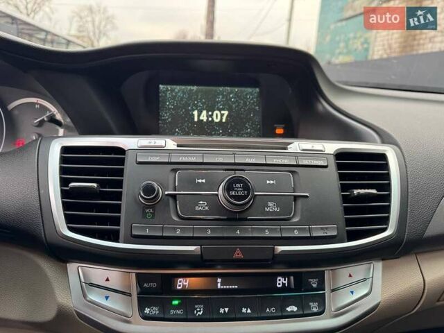 Белый Хонда Аккорд, объемом двигателя 2.36 л и пробегом 147 тыс. км за 11900 $, фото 18 на Automoto.ua