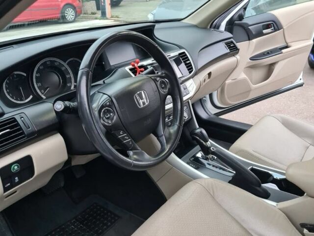 Белый Хонда Аккорд, объемом двигателя 2.4 л и пробегом 180 тыс. км за 13300 $, фото 4 на Automoto.ua