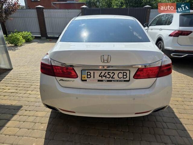 Білий Хонда Аккорд, об'ємом двигуна 2.4 л та пробігом 150 тис. км за 16000 $, фото 4 на Automoto.ua