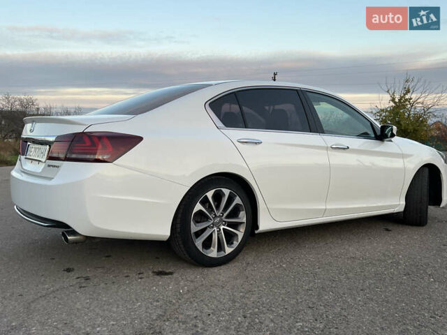 Белый Хонда Аккорд, объемом двигателя 2.35 л и пробегом 197 тыс. км за 11600 $, фото 5 на Automoto.ua