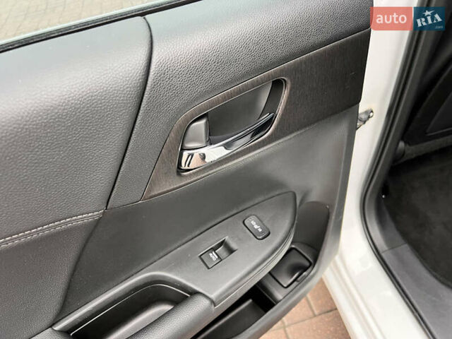 Білий Хонда Аккорд, об'ємом двигуна 2.4 л та пробігом 175 тис. км за 14700 $, фото 24 на Automoto.ua