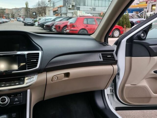 Белый Хонда Аккорд, объемом двигателя 2.4 л и пробегом 180 тыс. км за 13300 $, фото 7 на Automoto.ua