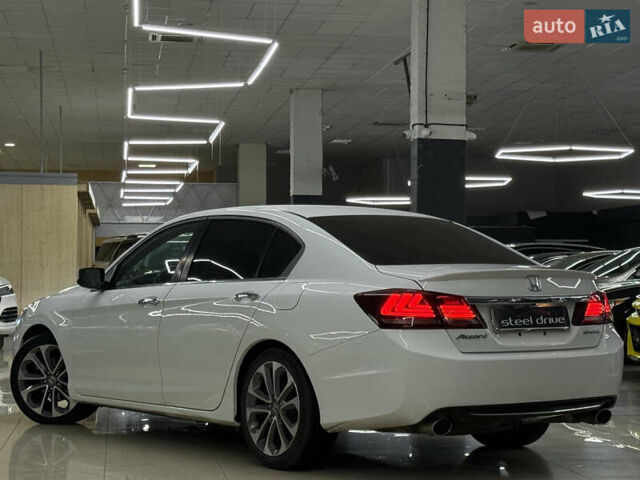 Белый Хонда Аккорд, объемом двигателя 2.35 л и пробегом 198 тыс. км за 12299 $, фото 12 на Automoto.ua