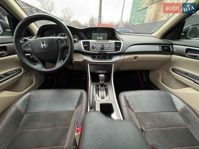 Белый Хонда Аккорд, объемом двигателя 2.36 л и пробегом 147 тыс. км за 11900 $, фото 10 на Automoto.ua