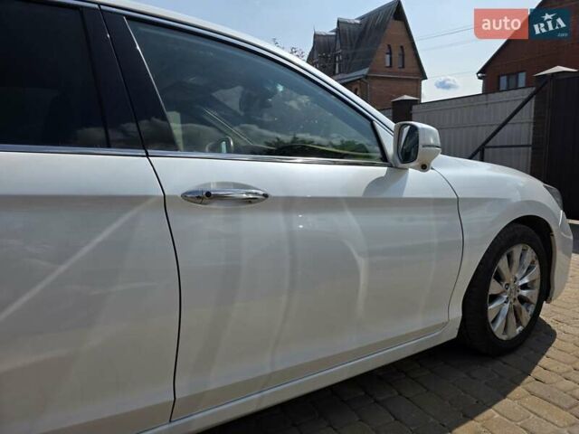 Білий Хонда Аккорд, об'ємом двигуна 2.4 л та пробігом 150 тис. км за 16000 $, фото 5 на Automoto.ua