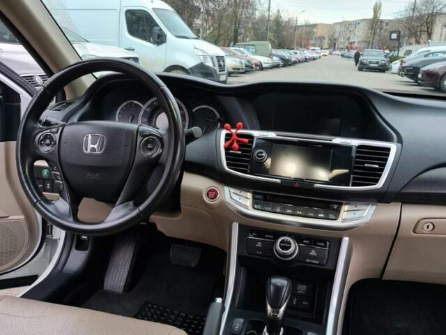 Белый Хонда Аккорд, объемом двигателя 2.4 л и пробегом 180 тыс. км за 13300 $, фото 6 на Automoto.ua