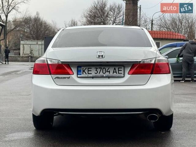 Белый Хонда Аккорд, объемом двигателя 2.36 л и пробегом 147 тыс. км за 11900 $, фото 5 на Automoto.ua
