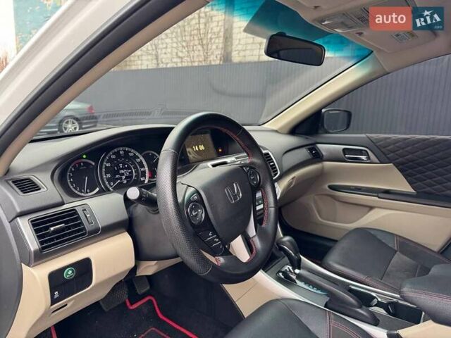 Белый Хонда Аккорд, объемом двигателя 2.36 л и пробегом 147 тыс. км за 11900 $, фото 16 на Automoto.ua