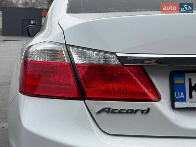 Белый Хонда Аккорд, объемом двигателя 2.36 л и пробегом 147 тыс. км за 11900 $, фото 7 на Automoto.ua