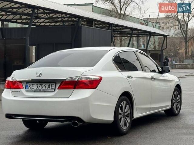 Белый Хонда Аккорд, объемом двигателя 2.36 л и пробегом 147 тыс. км за 11900 $, фото 3 на Automoto.ua